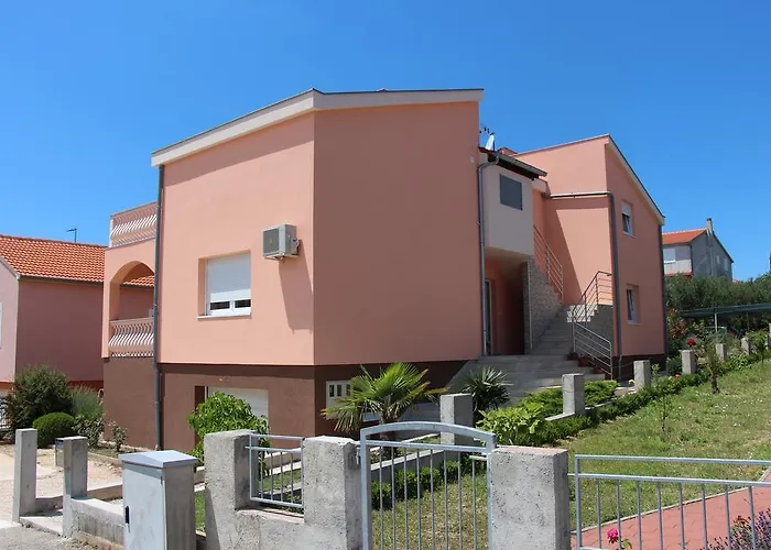 亚得里亚海公寓 公寓 *